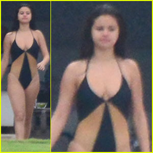 Selena Gomez Wears Cute One Piece In Mexico See The Pics