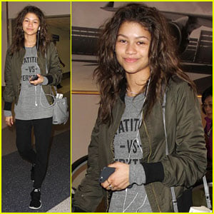 Zendaya Tells The Internet To Calm Down About Her Hair Changes ...