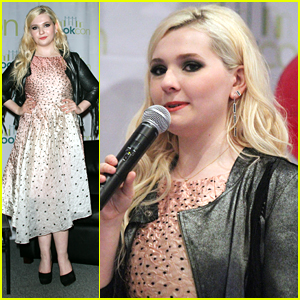 Abigail Breslin Promotes 'This May Be Crazy' at BookCon 2015