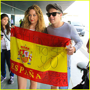 Niall Horan Gets Up Close With Fans in Barcelona