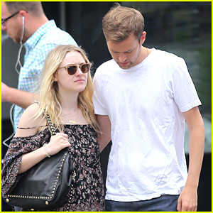 Dakota Fanning & Her Boyfriend Jamie Strachan Hold Hands After ...