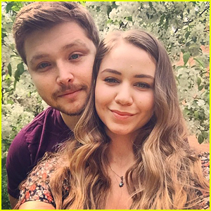 Sterling Knight & Ayla Kell Cutely Answer Dating Questions During 'Melissa & Joey' Series Finale Live Chat
