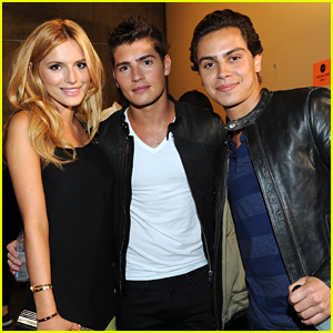 Jake T. Austin Has 'Wizards Of Waverly Place' Reunion With Gregg Sulkin & Bella Thorne at Teen Choice Awards 2015