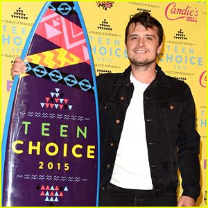 Josh Hutcherson Wins for 'Hunger Games' at Teen Choice 2015!