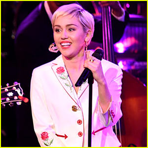 Miley Cyrus Will Host the 'SNL' Season Premiere!