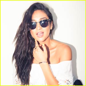 Shay Mitchell Met a Fan With a Tattoo of Her Face On Their Leg!