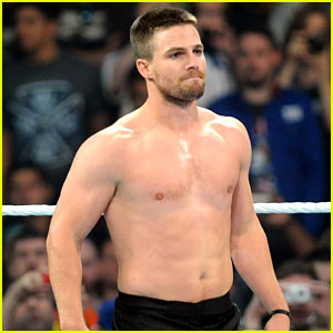 Stephen Amell Fights for WWE - Watch Video!