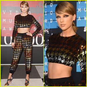Taylor Swift Keeps Things Colorful at MTV VMAs 2015