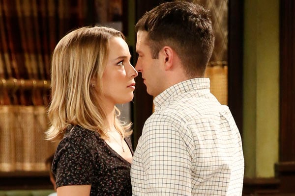 Bridgit Mendler Kisses Brent Morin On ‘undateable’ Live Season Premiere 