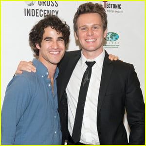Darren Criss Reunites With 'Glee' Co-Stars at NYC Piano Bar!