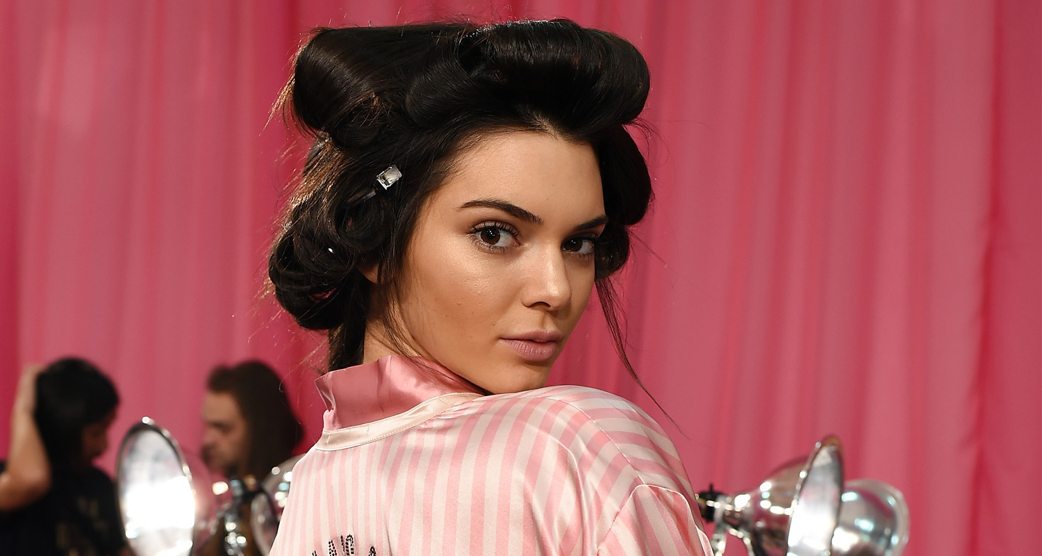 Kendall Jenner Gets Ready Backstage for Victoria’s Secret Fashion Show ...