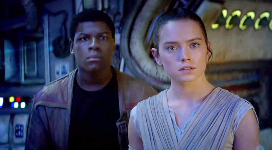 Daisy Ridley e John Boyega assistem ao trailer de Star Wars: O