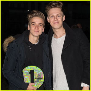 Casper Lee Reveals What Happened When He Went Phoneless for a Week!