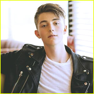 Greyson Chance Announces New Show Dates & EP Release Date; Drops 'O Come All Ye Faithful' Performance Vid - Watch Here!