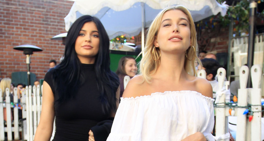 Kylie Jenner Lunches With Hailey Baldwin Ahead Of The Holidays Hailey Baldwin Kylie Jenner 