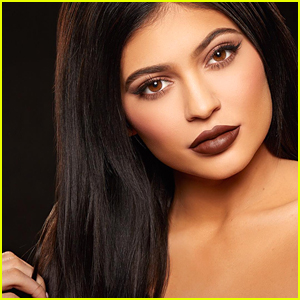 Kylie Jenner Hints At A Full Makeup Line & We Want It Now!