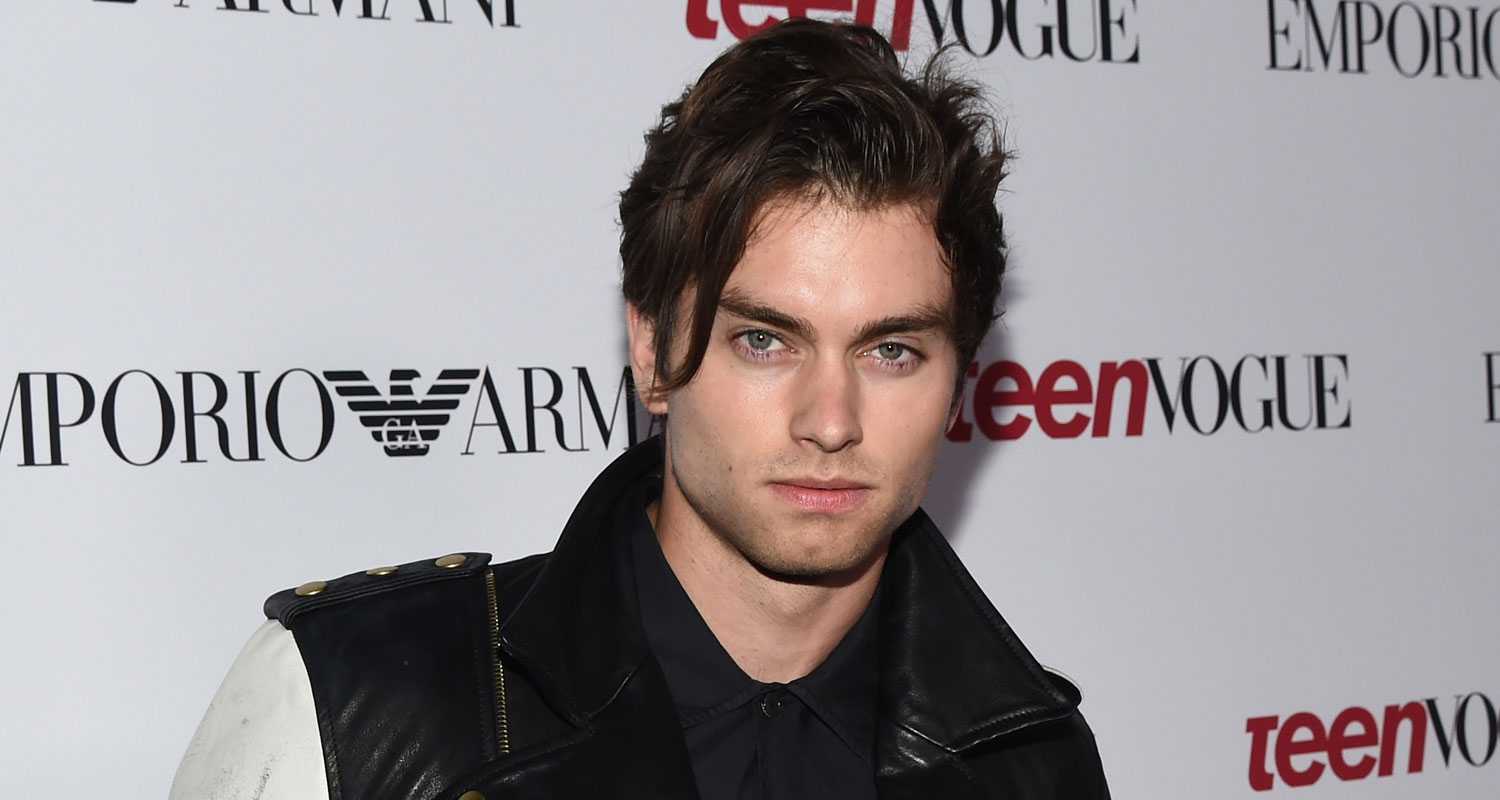 Pierson Fode Walks Barefoot While Christmas Shopping at The Grove ...