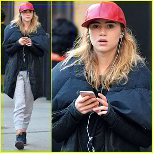 Suki Waterhouse is Binge-Watching Which TV Shows Right Now? | Suki