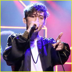 Troye Sivan Sings Epic Mash-Up of Justin Bieber & Selena Gomez's Songs - Watch Now!