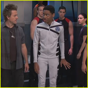 All the Students Vanish in This New 'Lab Rats' Finale Promo - Watch Now!