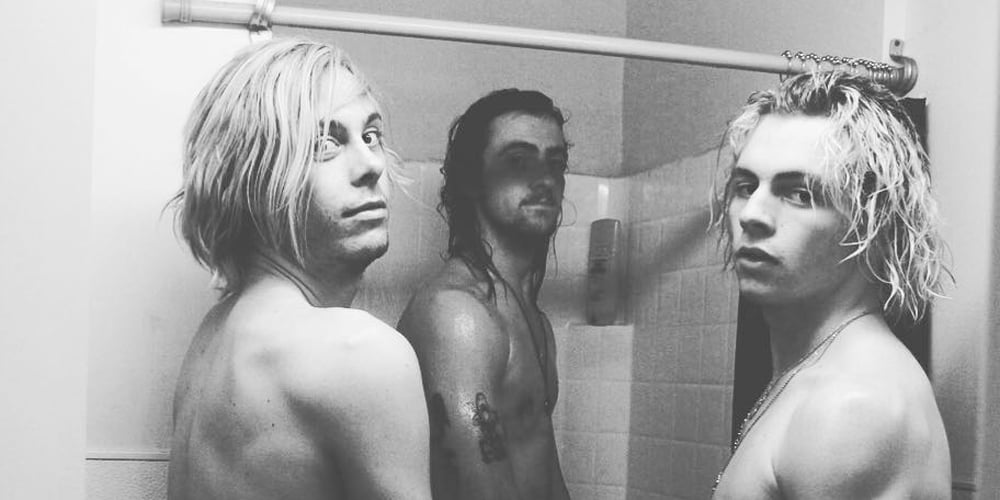 Ross Lynch Bares Bum with Brothers Rocky & Riker on Instagram &...