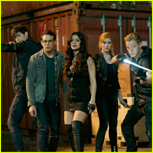 Tensions Rise Between Alec & Clary on Tonight’s ‘Shadowhunters ...