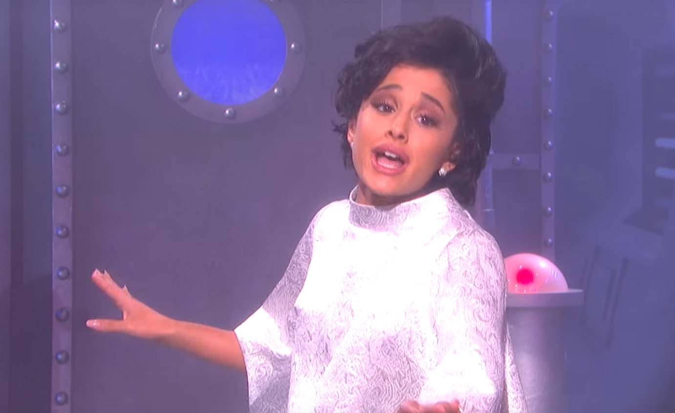 Ariana Grande Portrays Judy Garland in Space in Bonus ‘SNL’ Skit (Video