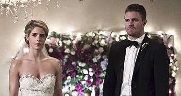 Oliver & Felicity Pretend to Get Married on Tonight’s ‘Arrow’ | Arrow ...