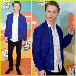 Calum Worthy Goofs Around on the Kids Choice Awards 2016 Orange Carpet ...