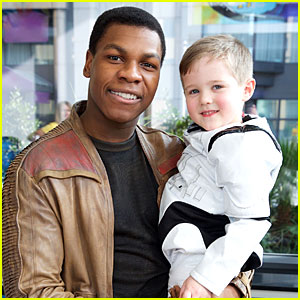 Star Wars' John Boyega Visits Children's Hospital In Character as Finn!