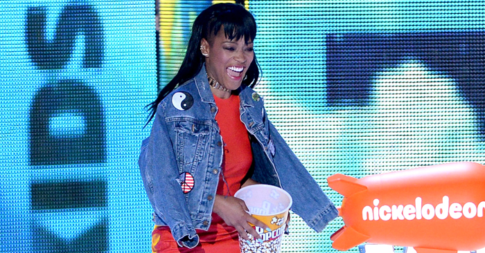 Keke Palmer Makes it Rain Popcorn at Kids Choice Awards 2016 | 2016