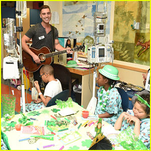Nick Fradiani Sings 'Get You Home' To Children's Hospital Patients at Montefiore (Pics)