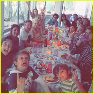 R5 Celebrates Easter With the Whole Family!