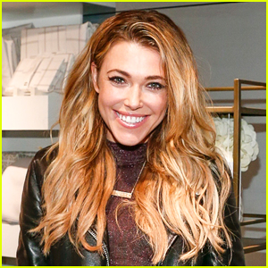 Rachel Platten Fan Proposes to His Girlfriend on Stage at Her Concert - Watch Now!