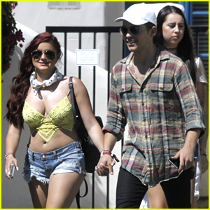 Ariel Winter Brings Her Glam Team With Her To Coachella 2016