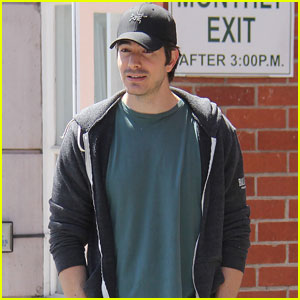 Legends of Tomorrow's Brandon Routh Enjoys Day Off in L.A.