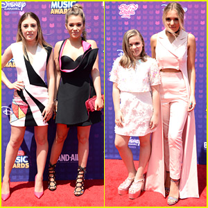 Maddie & Tae Join Lennon & Maisy For RDMA 2016