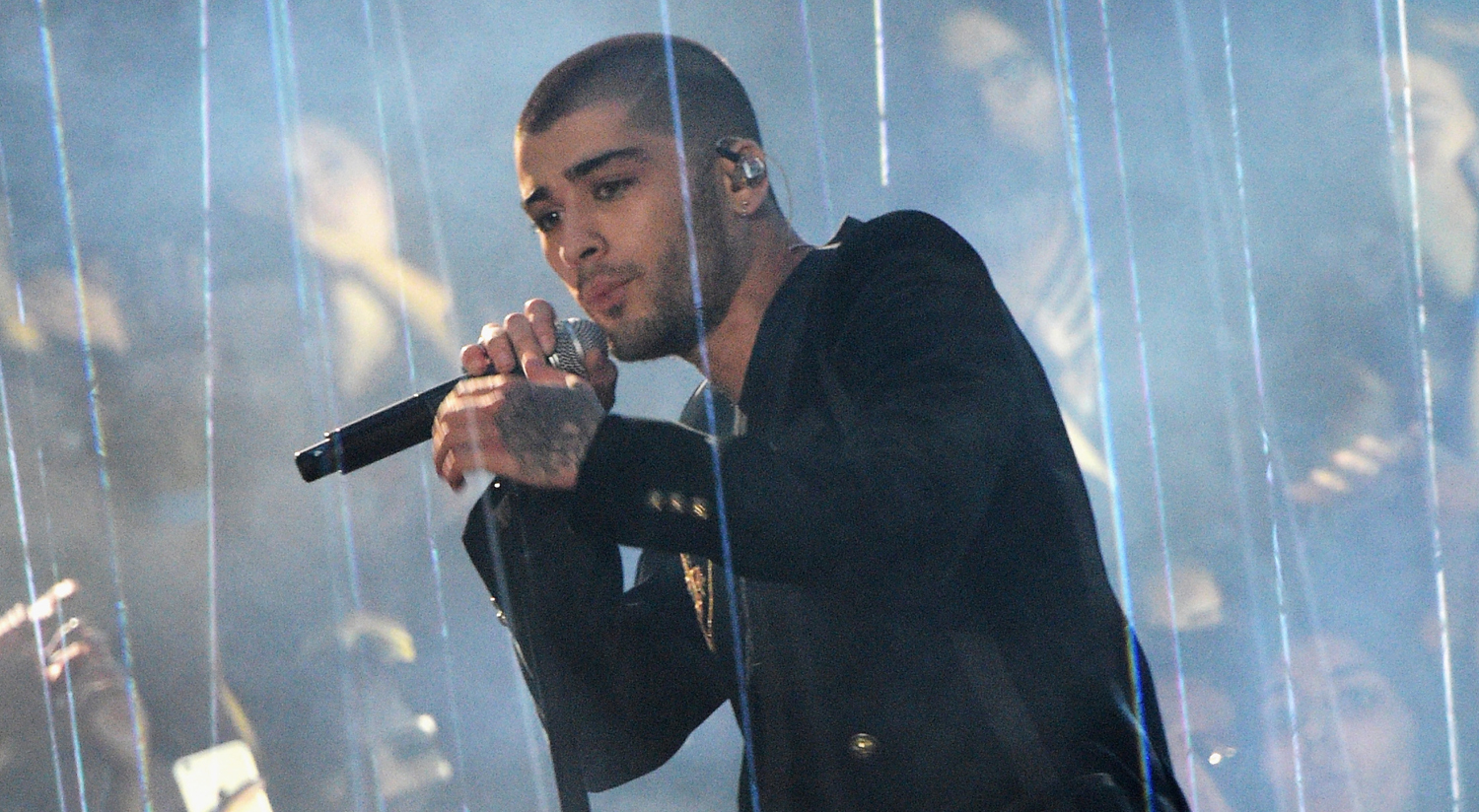 Zayn Malik Gives First Solo Awards Show Performance For Iheartradio Video 2016 Iheartradio 