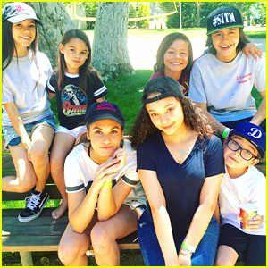 Jenna Ortega & 'Stuck In The Middle' Family Celebrate Season One With Wrap Party Picnic