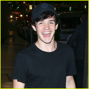 Vine Star Aaron Carpenter Teases His First Song 'She Know What She Doin'