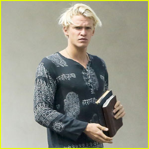 Cody Simpson Carries Books to Breakfast in Venice Beach
