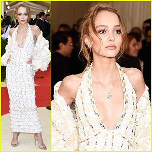 Lily-Rose Melody Depp attends the Manus x Machina: Fashion in an Age of  Technology Costume Institute Benefit Gala at Metropolitan Museum of Art on  May 2, 2016 in New York City, NY