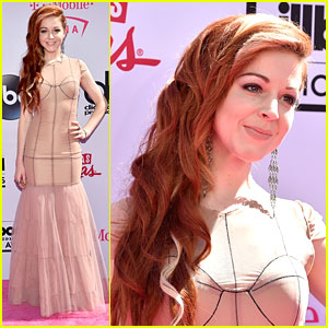 Lindsey Stirling Hits Red Carpet Ahead of Celine Dion Performance at BBMAs 2016