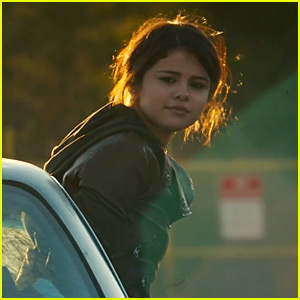 Selena Gomez Plays a Runaway in 'Fundamentals of Caring' Trailer
