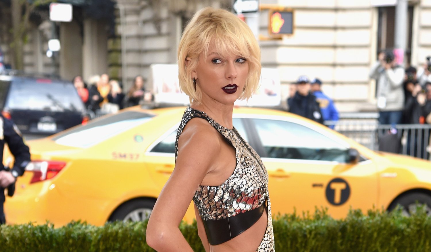 Taylor Swift Wears Louis Vuitton to Co-Chair the 2016 Met Gala