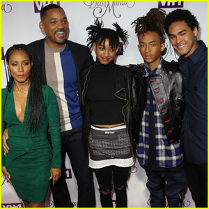 Jaden & Willow Smith Join the Whole Family at 'Dear Mama' Premiere