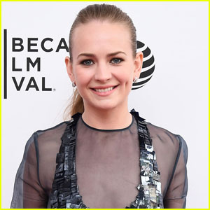 Britt Robertson Lands Lead in New Netflix Show 'Girlboss'! | Britt Girlboss, | Just Jared Jr.