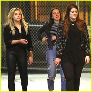 EGO - Chloe Moretz é vista curtindo a noite com Meghan Trainor em