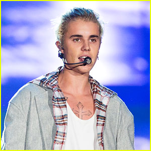 Justin Bieber Falls In a Hole & It's Not on 'Purpose'! (Video)
