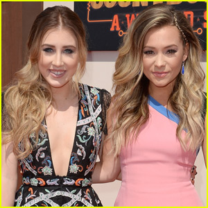 Maddie & Tae Show Their Support for Orlando at Country Strong Night of Healing